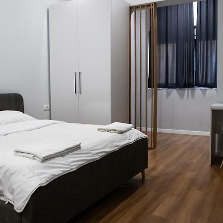 Be Solei Studio Apartments Sol 1 티라나 외부 사진